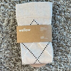 Wellow Beige Compression Socks Sz Large Beige